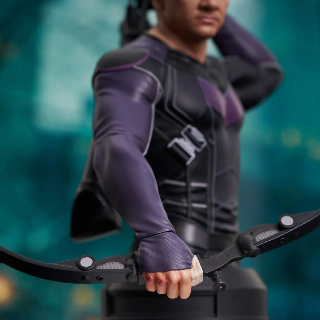 Marvel Hawkeye 1:6 Scale Mini-Bust by Diamond Gallery